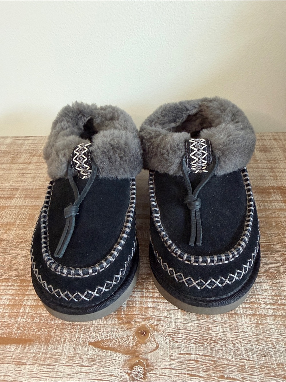 UGG Tasman Alpine Slippers Black Shearling-Lined Wool Interior Women's 7